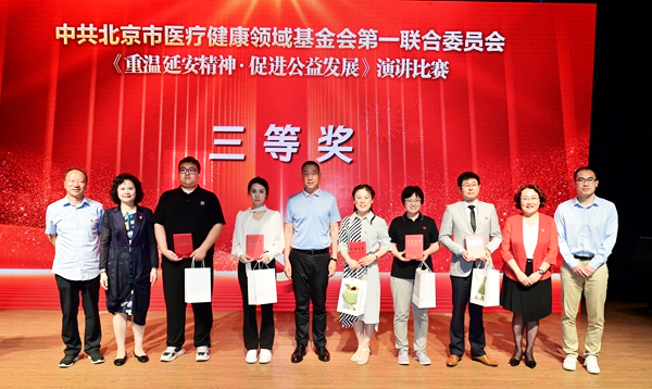 获奖合影（左三徐硕）