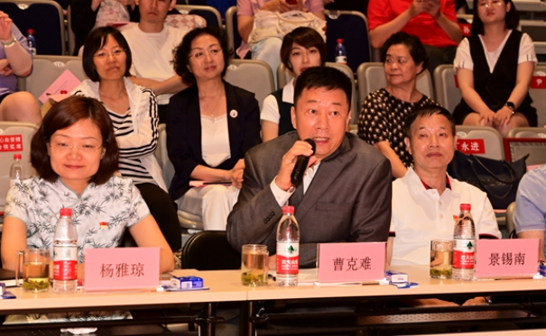 著名演员曹克难点评演讲者